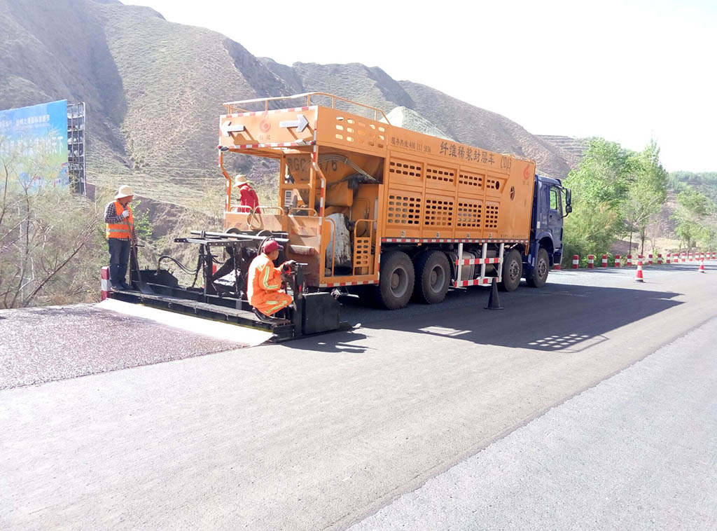 2017年甘肅國道微表處施工作業(yè)